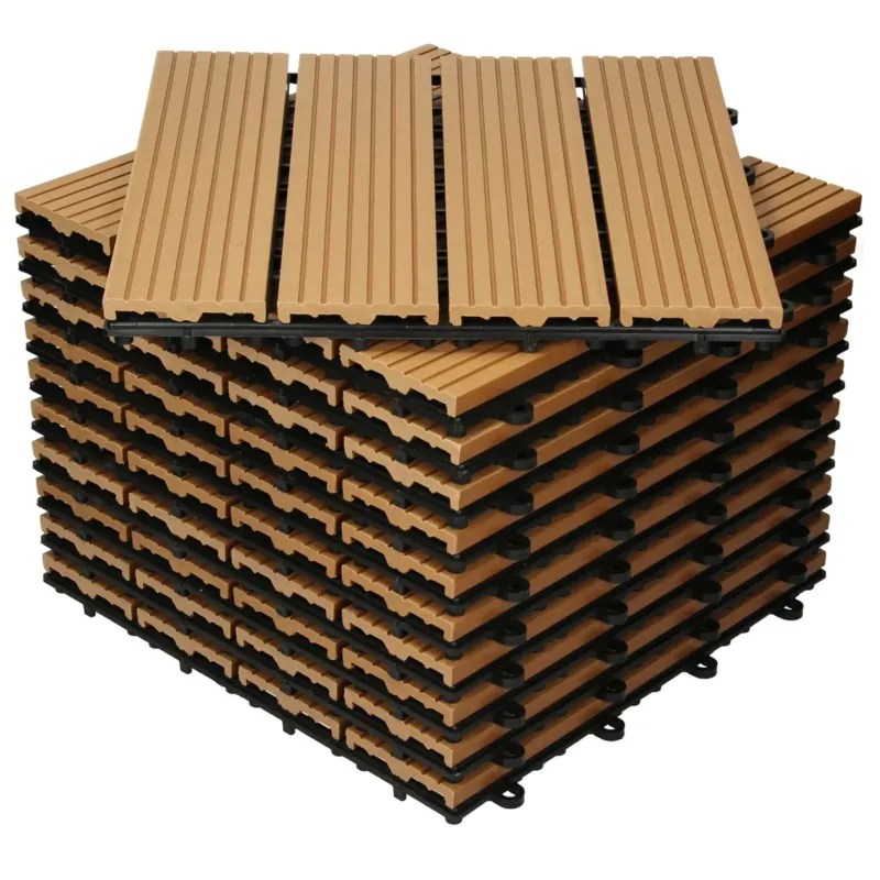 Stapel von Holzplatten, die übereinander gestapelt sind.