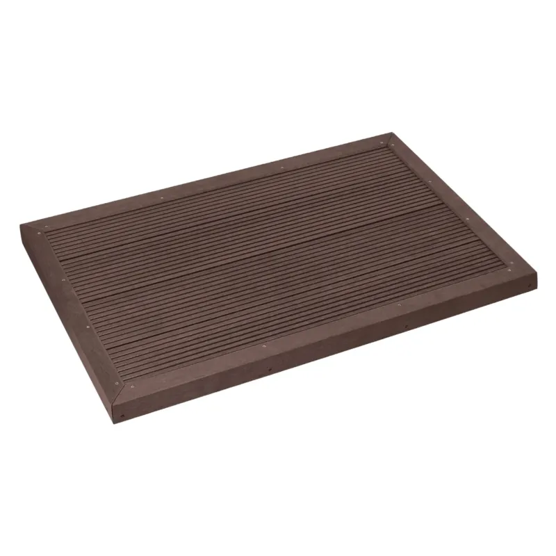 Braune Holzplatte mit Rillenstruktur auf weißem Hintergrund.
